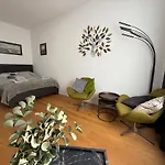 Superior Apartment-Lavender